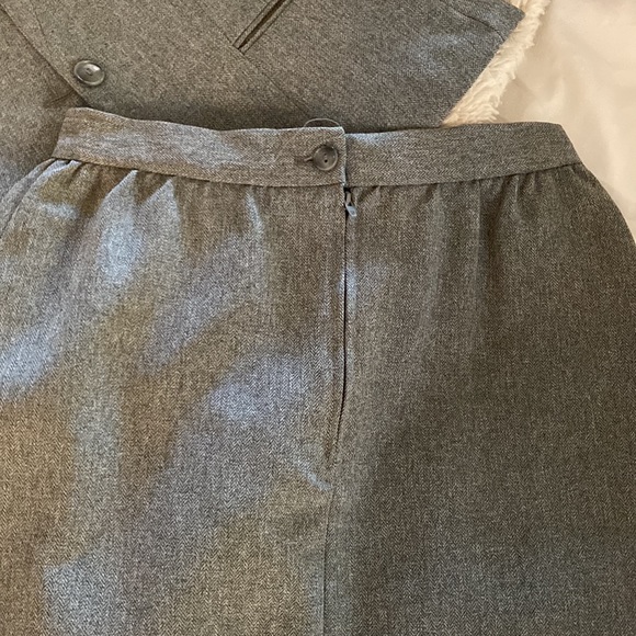 ❤️Skirt Suit! Jacket & Skirt Gray! Size 7 - Picture 8 of 13